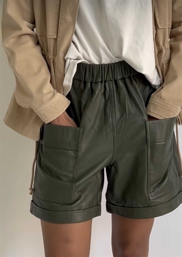 GOSSIA ThillaGO Leather Shorts G1460 Dark Army 